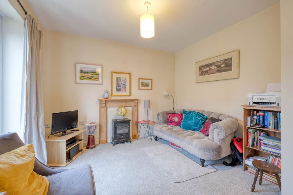 Property photo 3 of 12