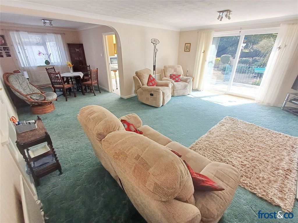 Property photo 3 of 24 Lounge