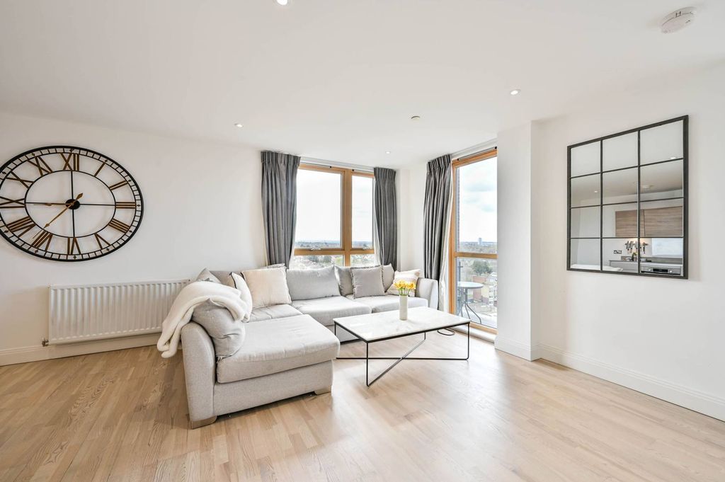 Property photo 3 of 12