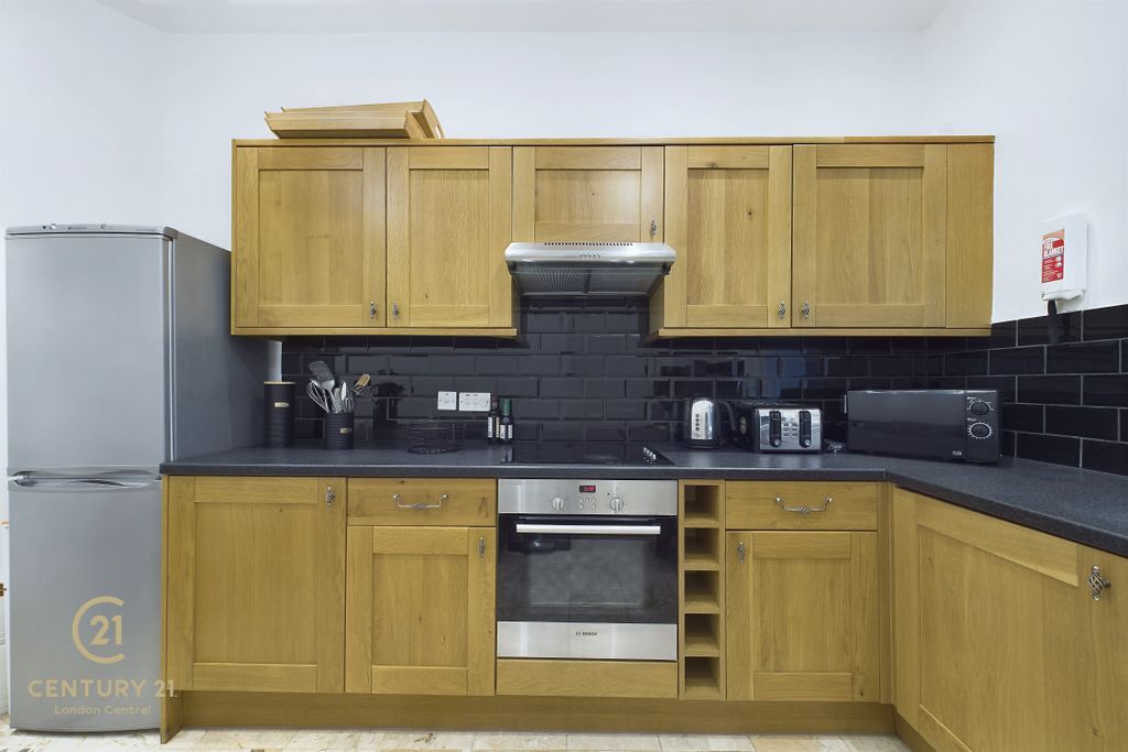 Property photo 3 of 34