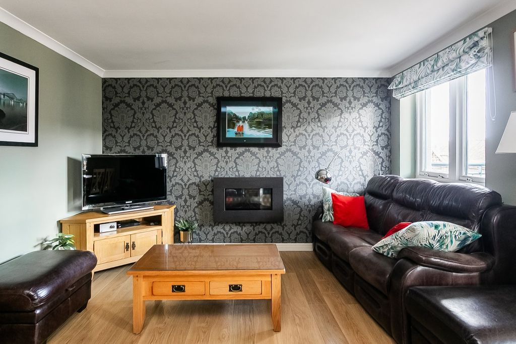 Property photo 2 of 34