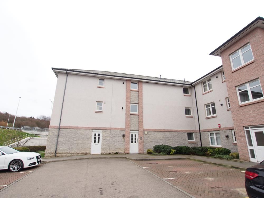 Property photo 3 of 11 External