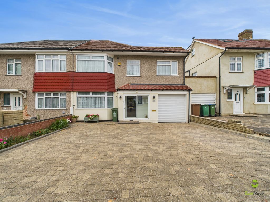 Property photo 3 of 17 Presented By Nicoleta At Ewemove Bexleyheath And D