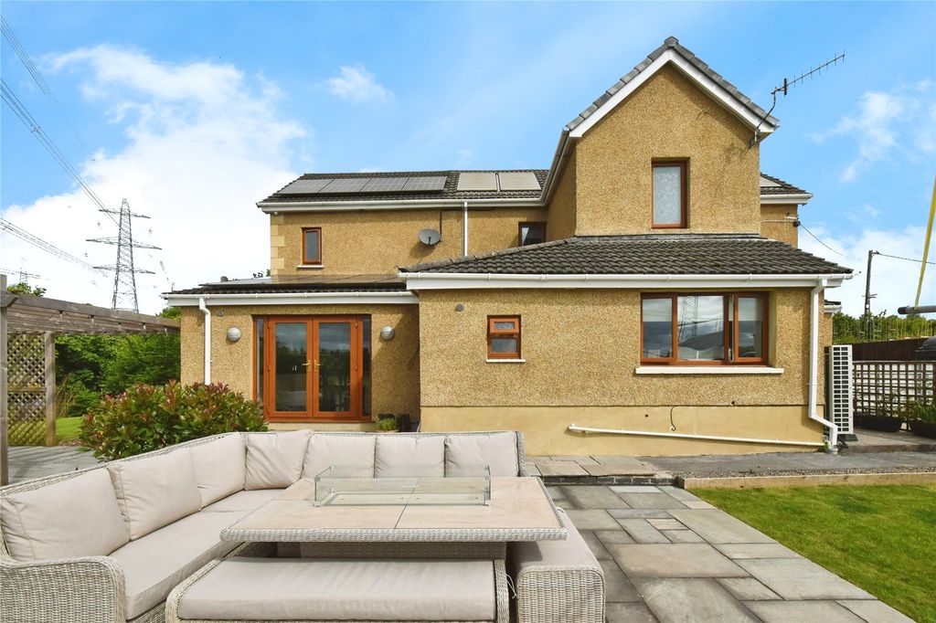 Property photo 2 of 33 Picture No. 21