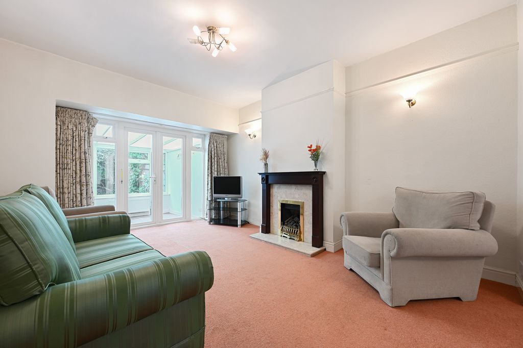 Property photo 3 of 12 8