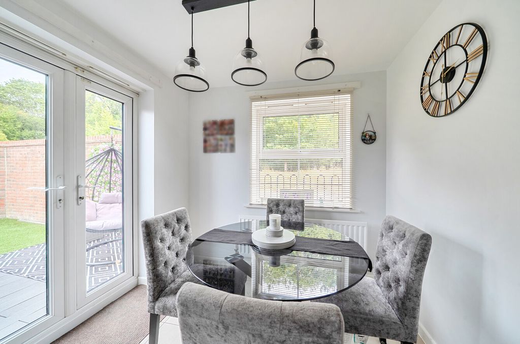 Property photo 3 of 18 1509920-7-6A847Ab...