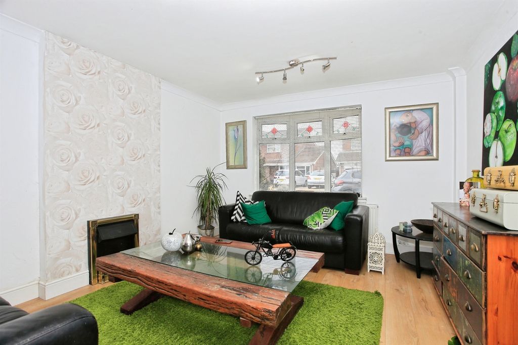 Property photo 2 of 17