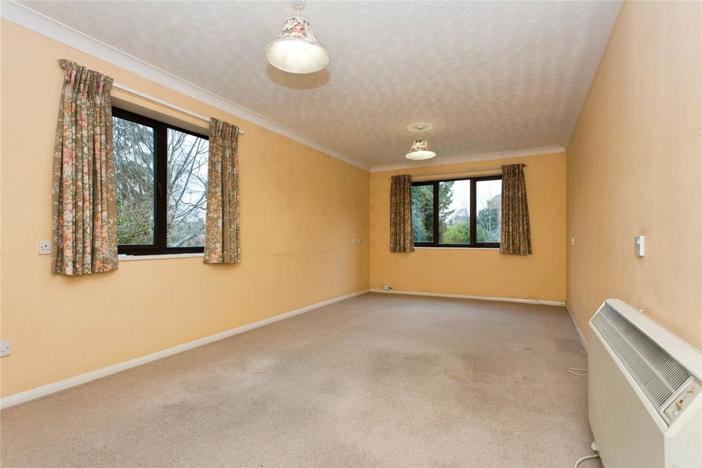 Property photo 2 of 11 Lounge