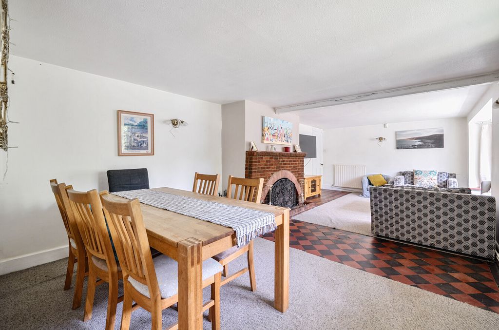 Property photo 3 of 21 1311705-27-685d86...