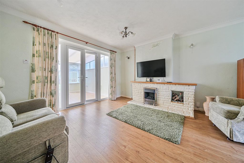 Property photo 3 of 12 Lounge/Diner