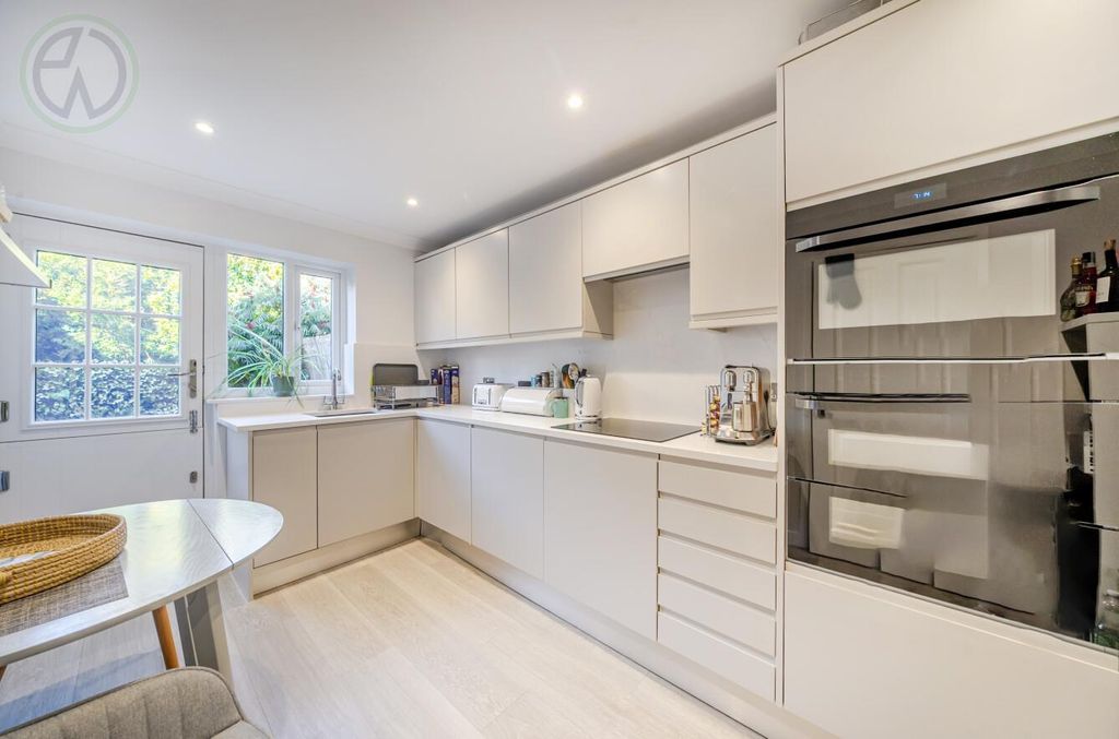 Property photo 2 of 12 535602c7-Ec56-42Fb-A9Fc-10161ee6d015.Jpg