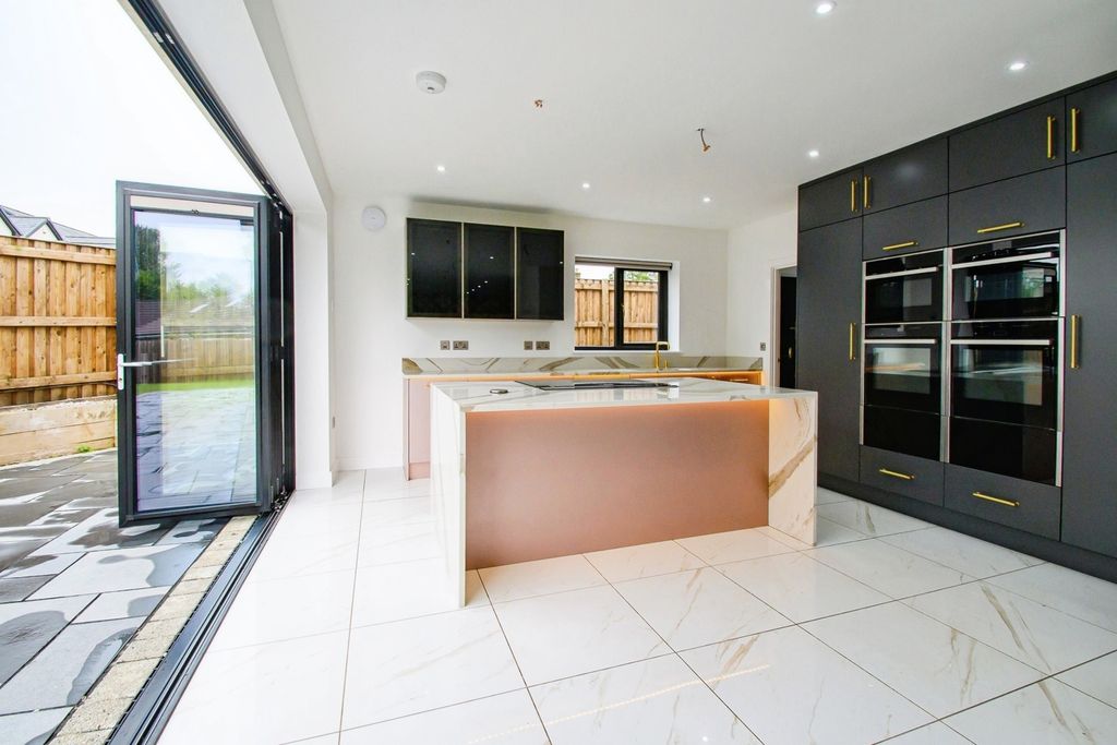 Property photo 2 of 29 Photo