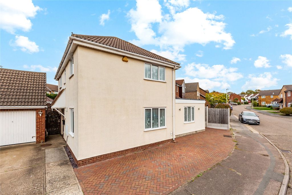 Property photo 3 of 21 Front