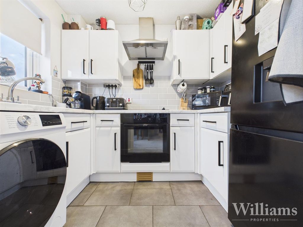 Property photo 2 of 12 Cam02861G0-Pr0441-Still021.Jpg