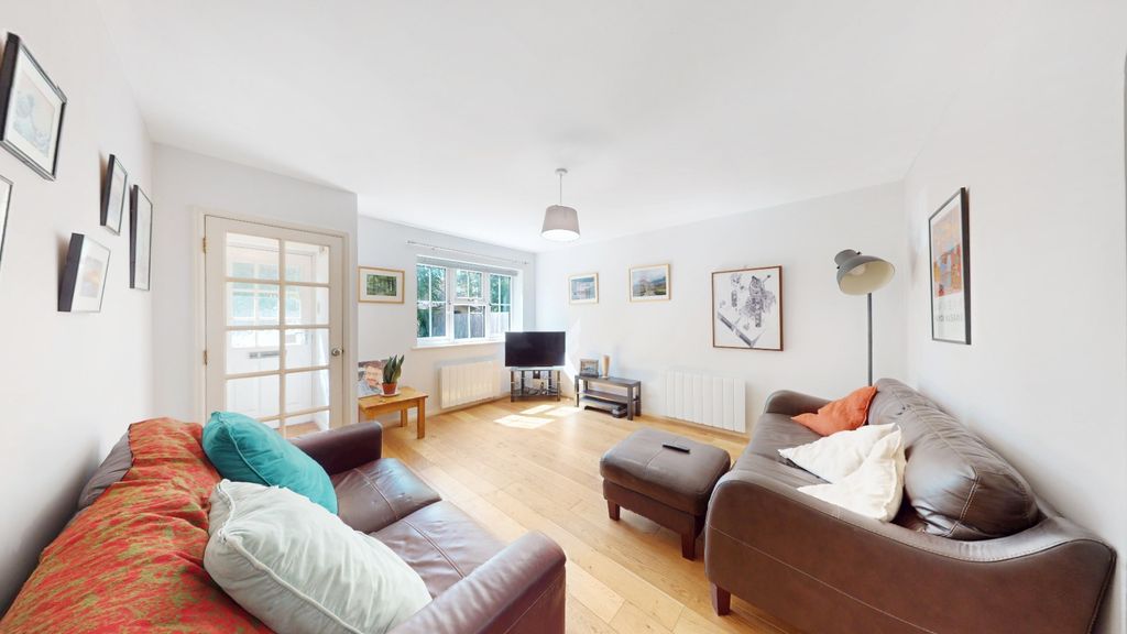 Property photo 3 of 8 5376854