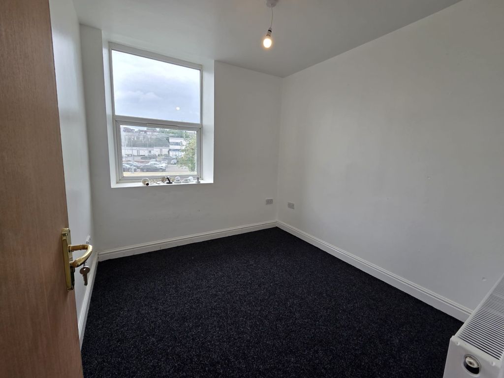Property photo 1 of 4 234A Whetley Lane, Manningham, Bd8 9Dj (Room 2)