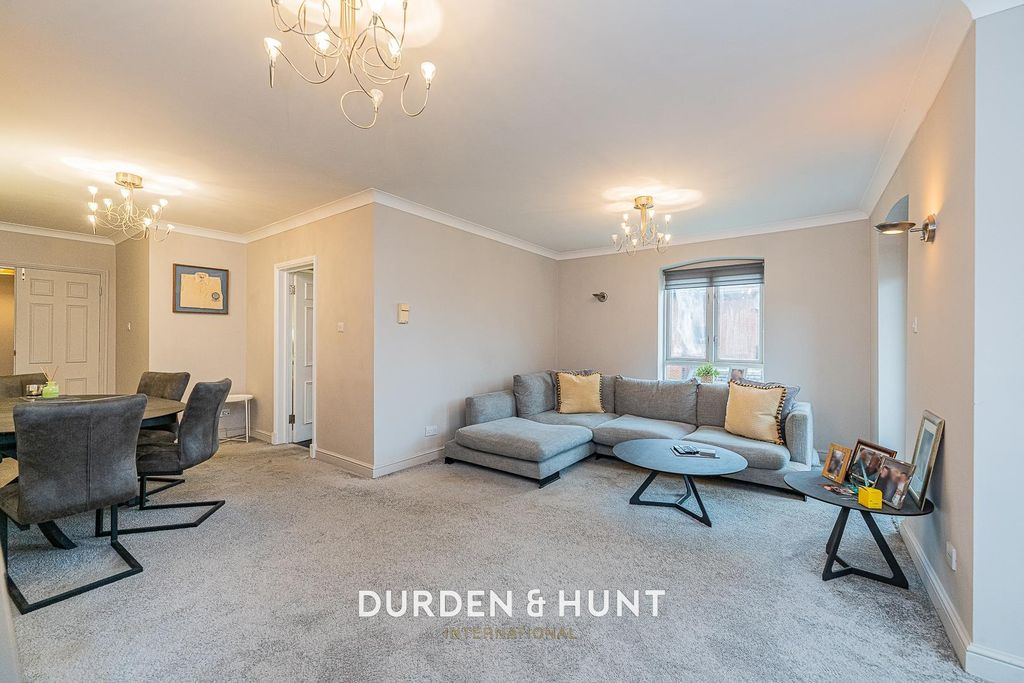 Property photo 3 of 27 Boleyn Court