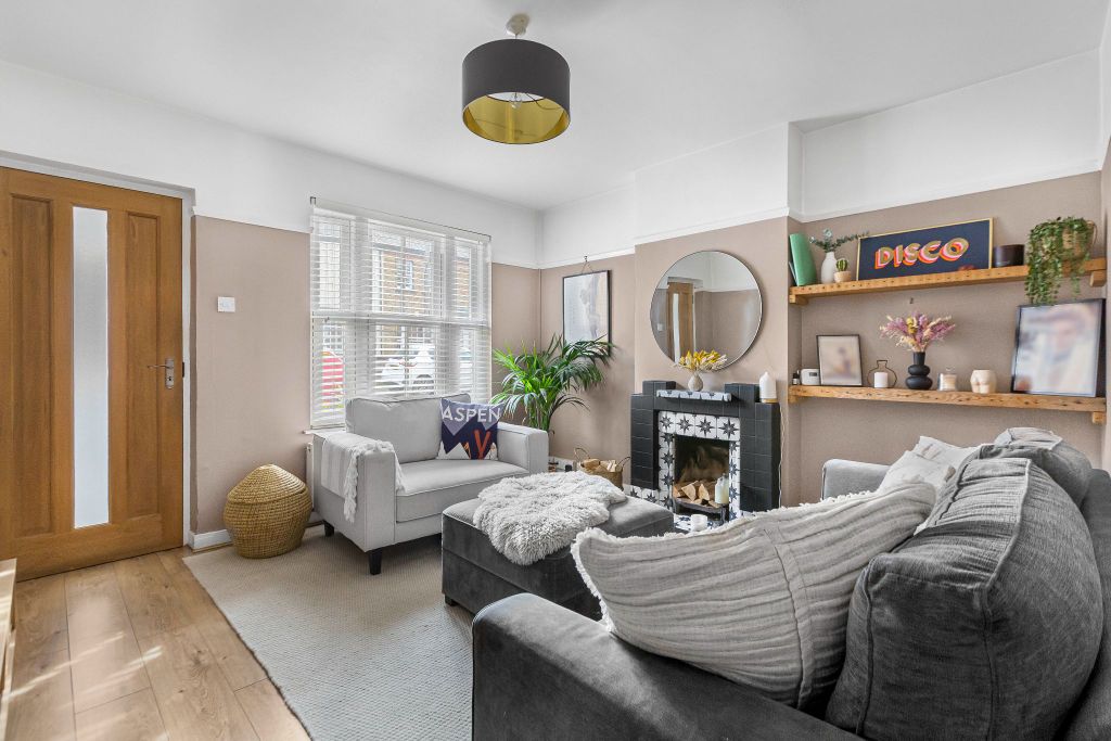 Property photo 2 of 17 Photograph 3