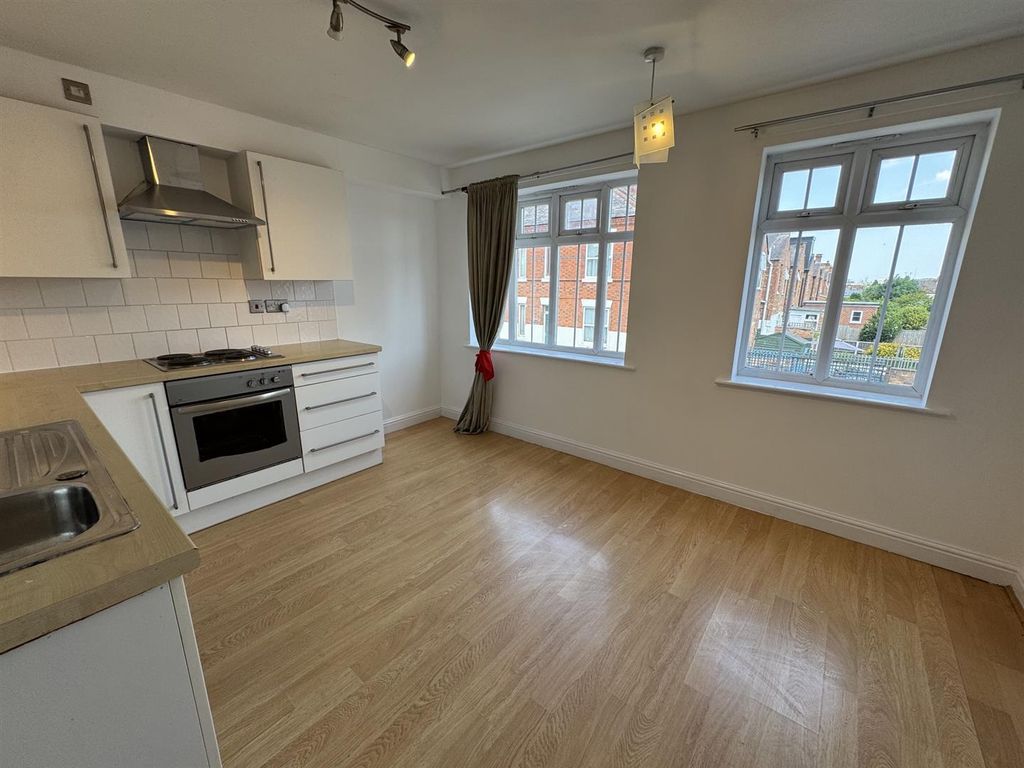 Property photo 2 of 6 Kitchen Diner