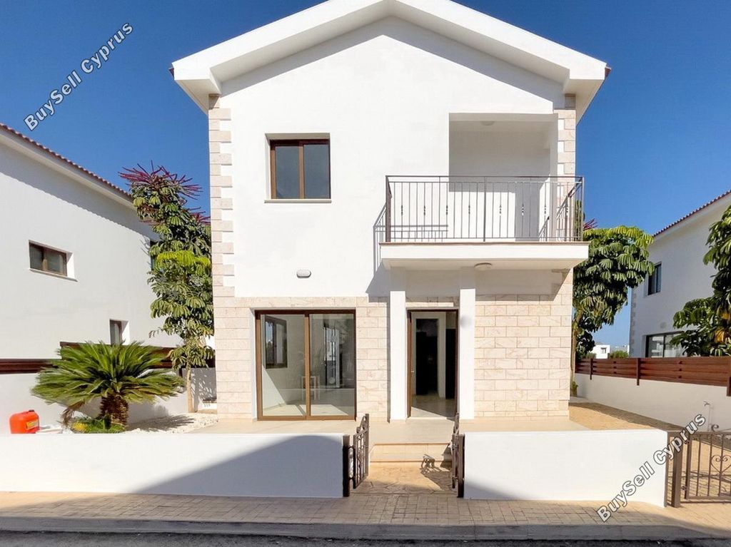 Property photo 2 of 11