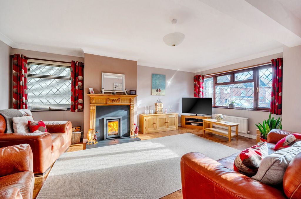 Property photo 2 of 31 1384025-33-69259d...