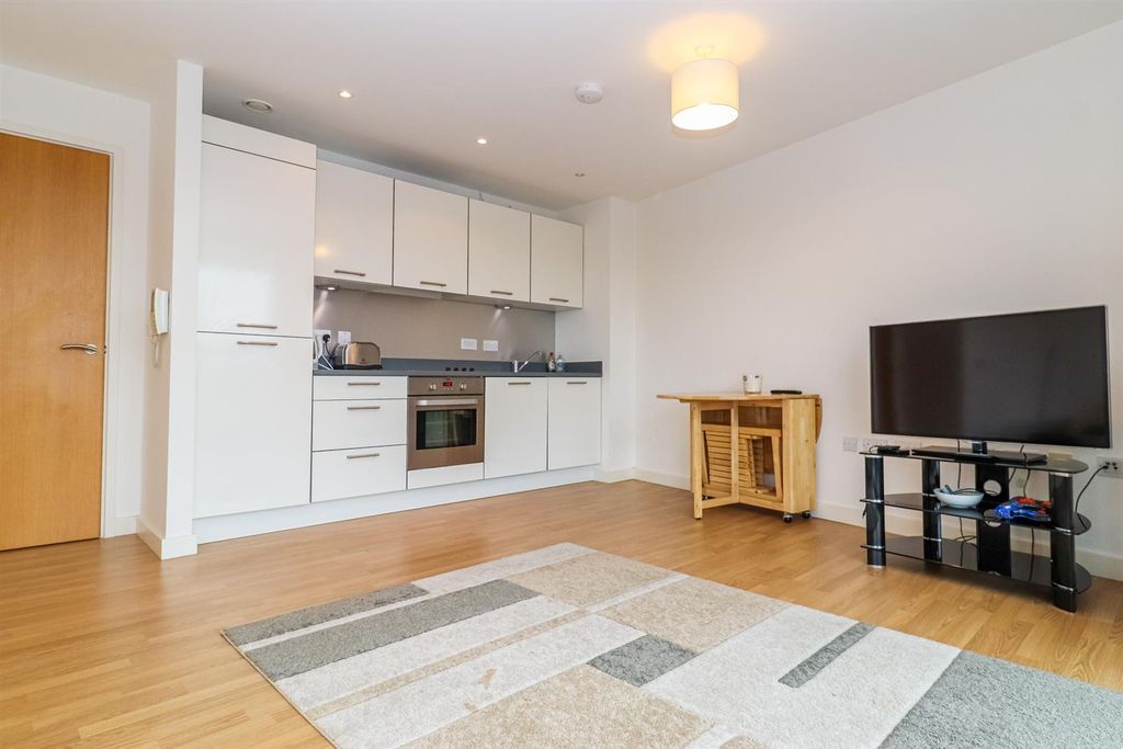 Property photo 2 of 11