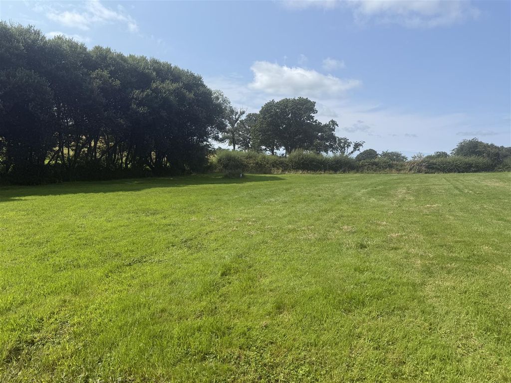Property photo 3 of 7 Description