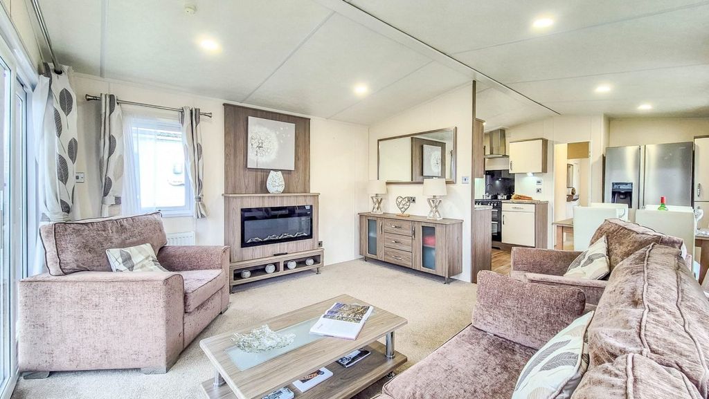 Property photo 3 of 18 Untitled 7