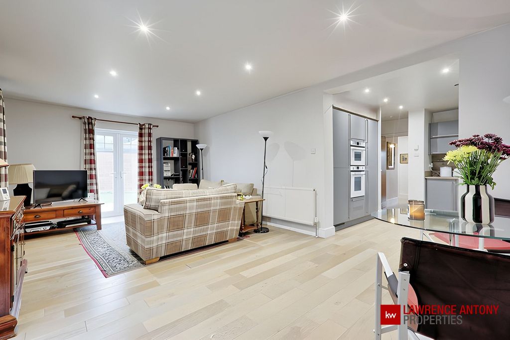 Property photo 3 of 32