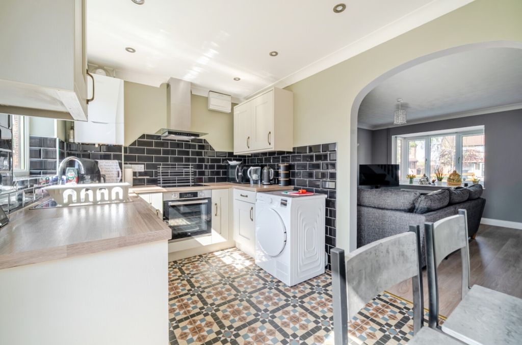 Property photo 2 of 22 1440660-15-69d64914c5Da8