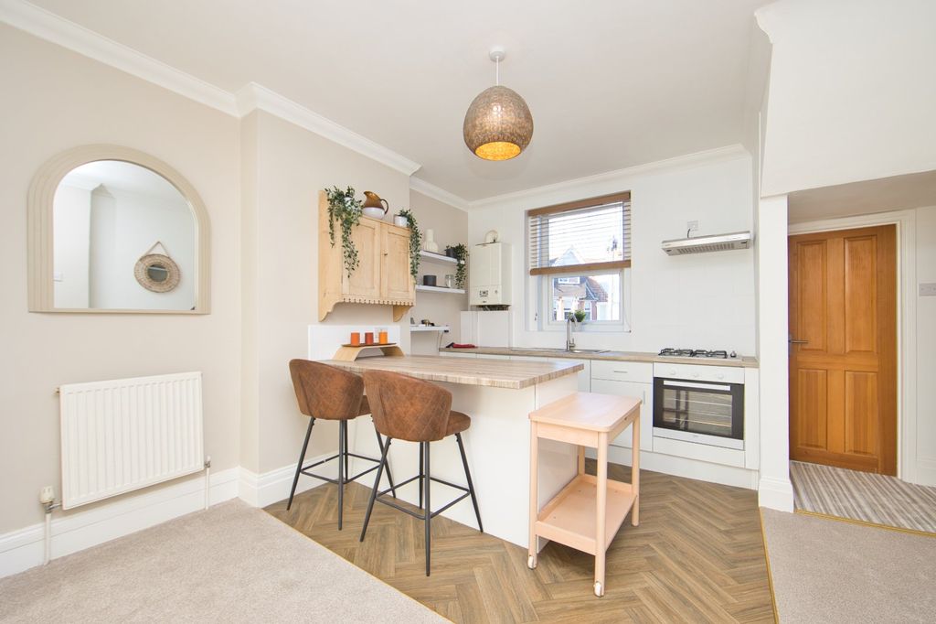 Property photo 3 of 12 Picture 3