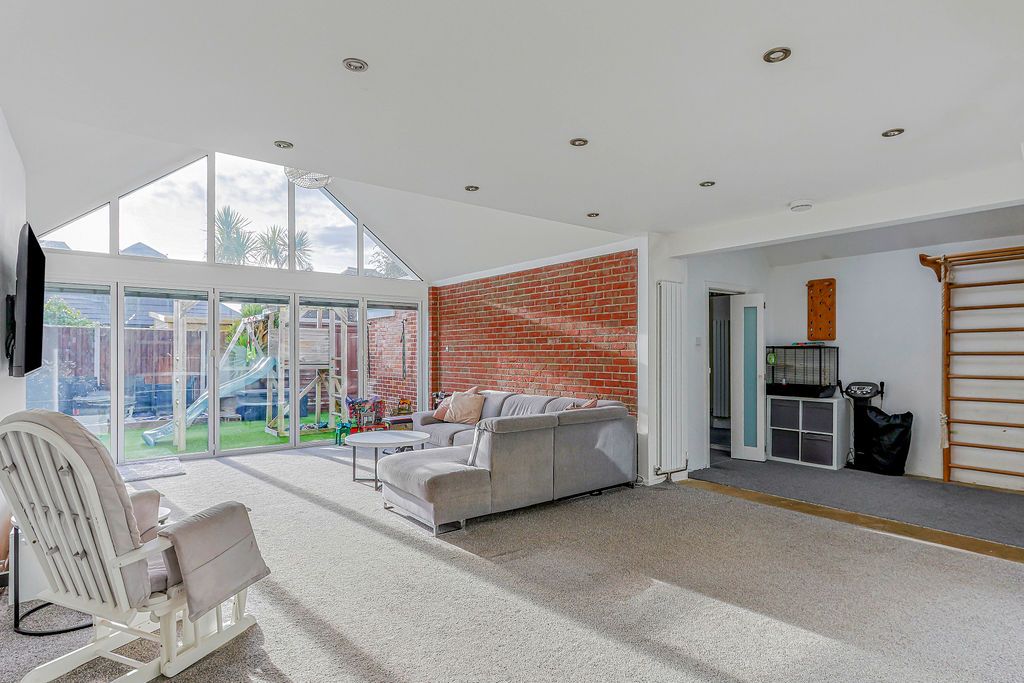 Property photo 2 of 21