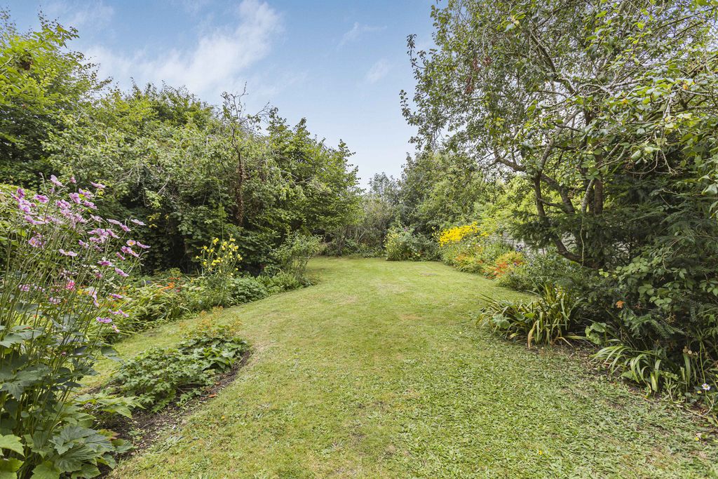 Property photo 3 of 27
