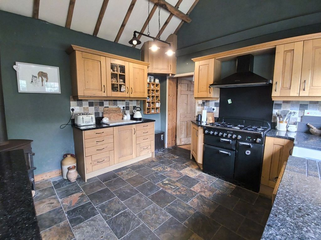 Property photo 3 of 24 Picture No. 01