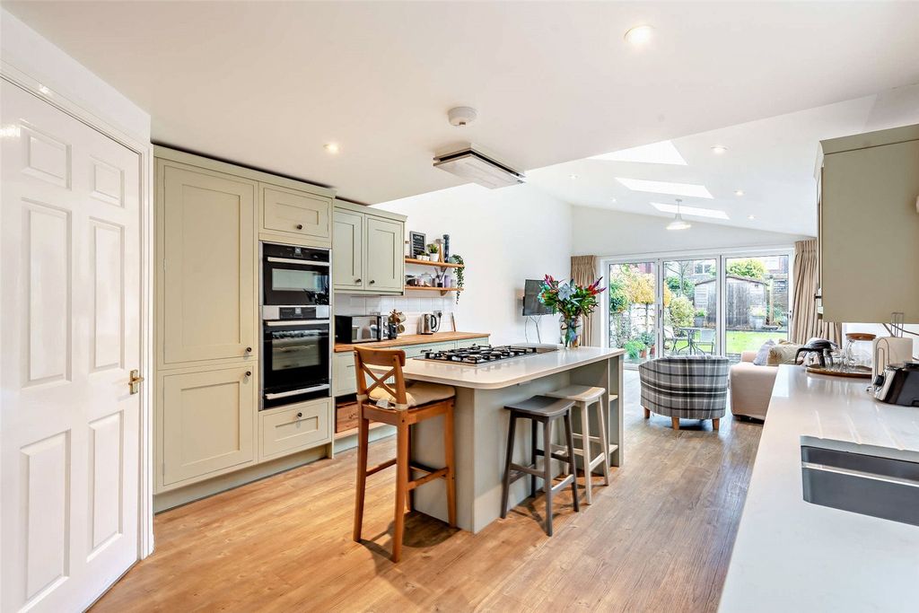 Property photo 1 of 19 Kitchen