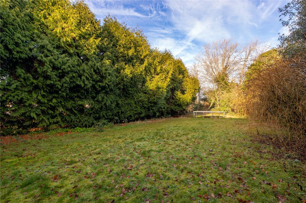 Property photo 2 of 9 Garden