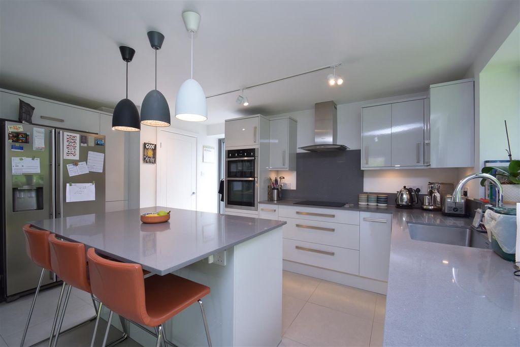 Property photo 2 of 18 Kitchen