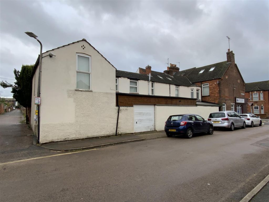 Property photo 2 of 7 Side Elevation