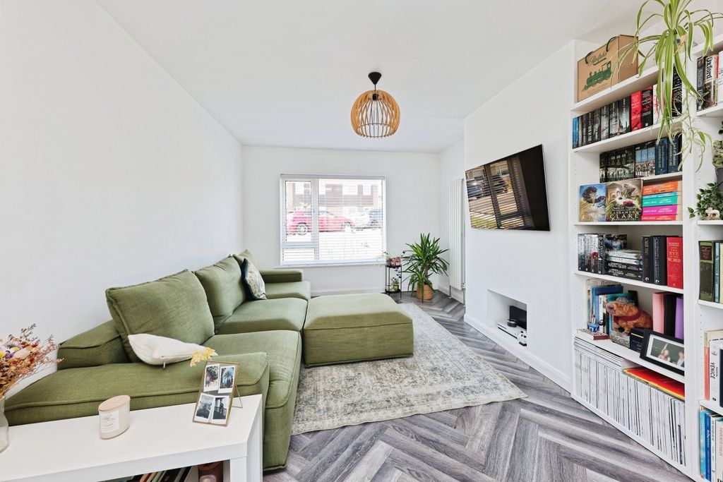 Property photo 3 of 21 Pbox-Img.Jpg