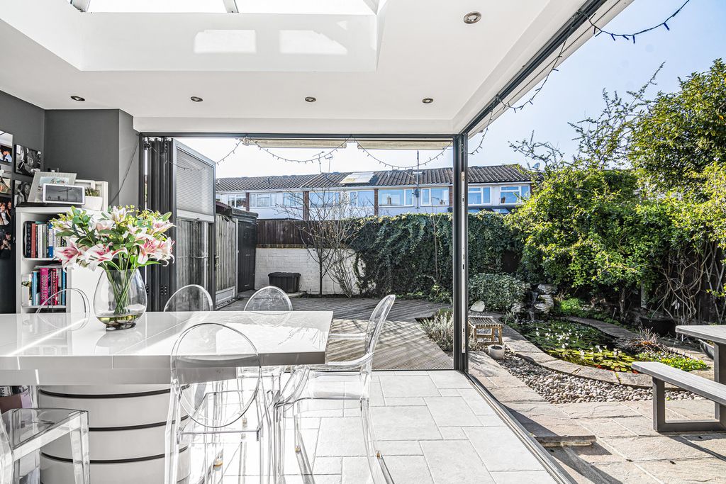 Property photo 2 of 20