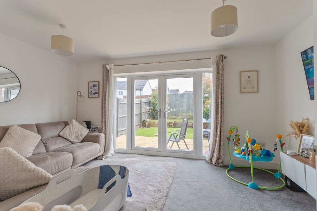 Property photo 3 of 18