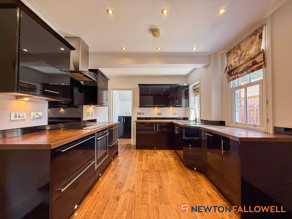 Property photo 2 of 23 Kitchen 1