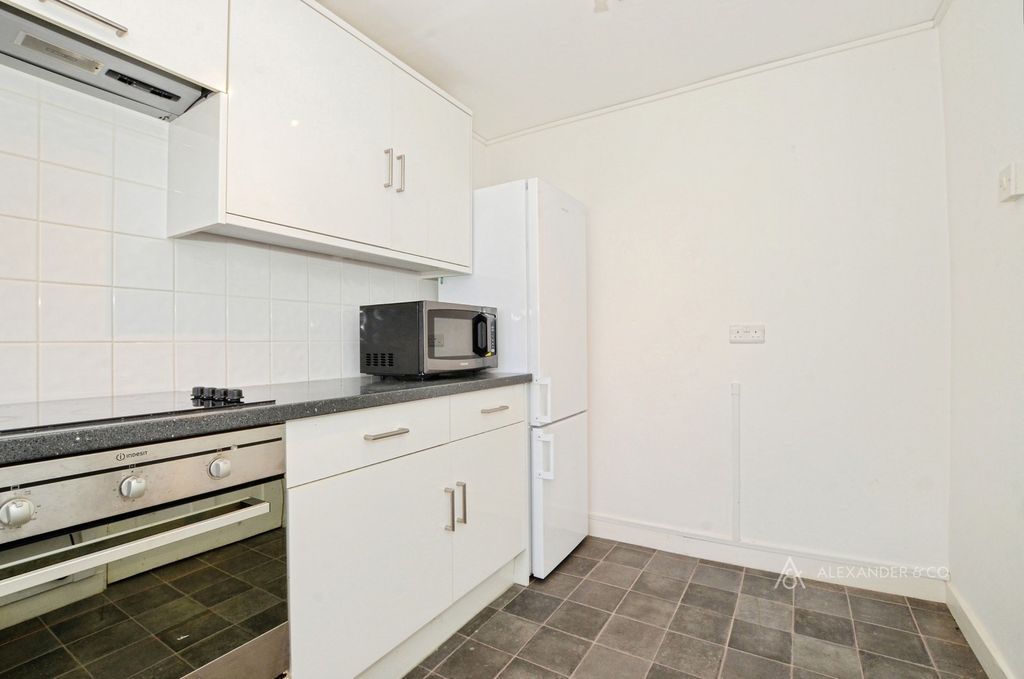 Property photo 3 of 16 Kitchen Alt