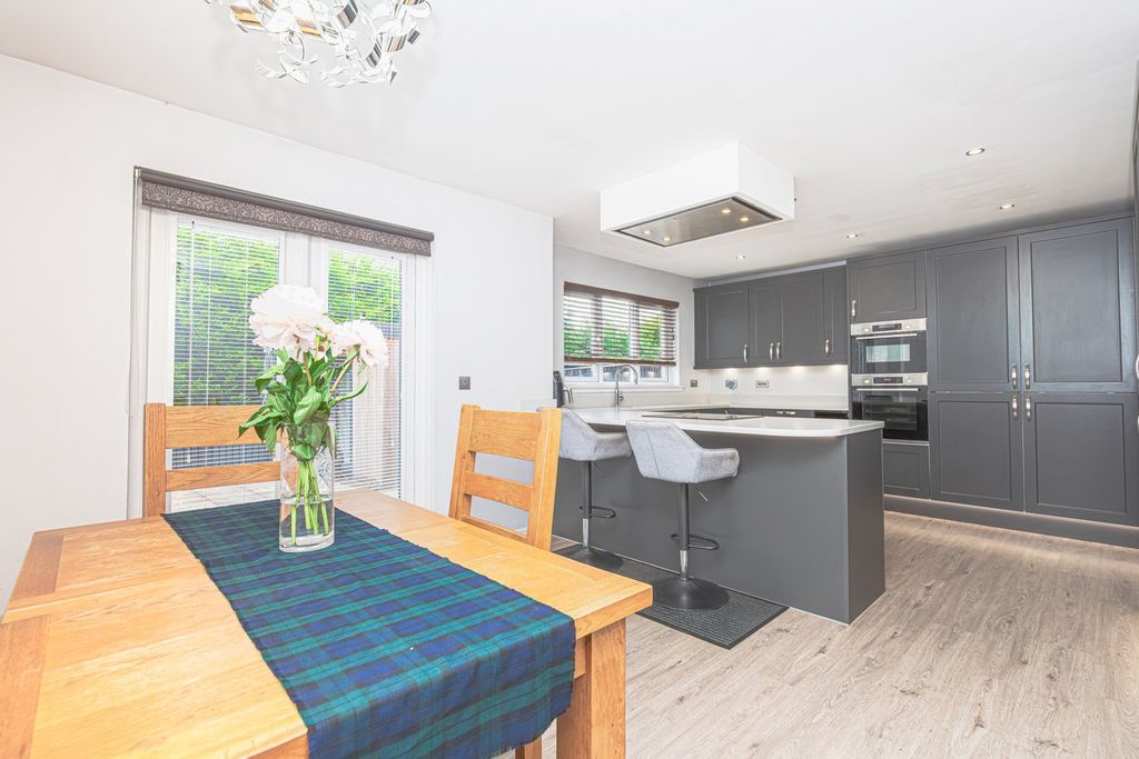 Property photo 3 of 43