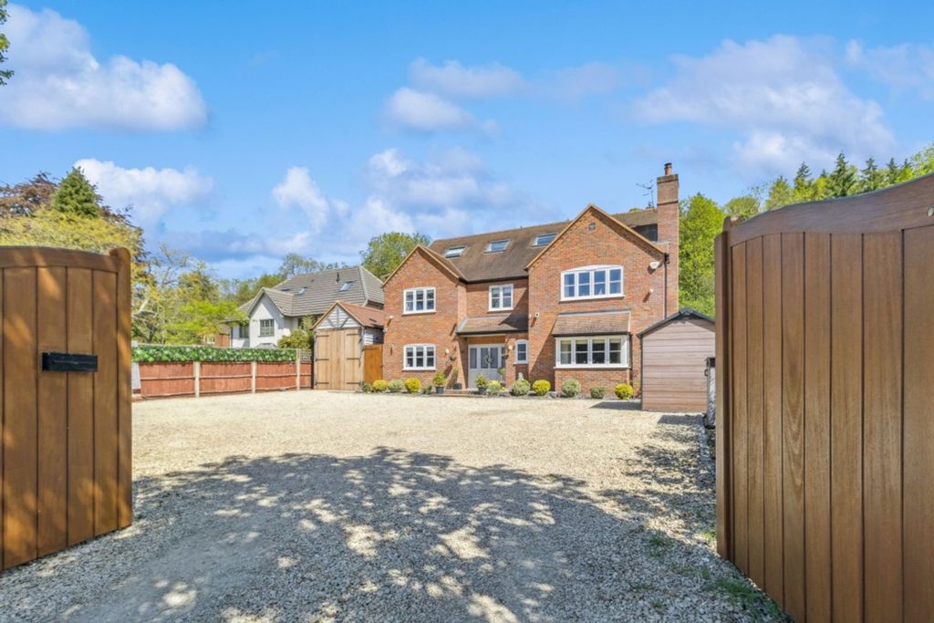 Property photo 1 of 19 External