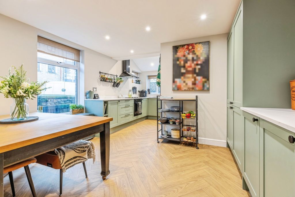 Property photo 3 of 20 Pbox-Img.Jpg