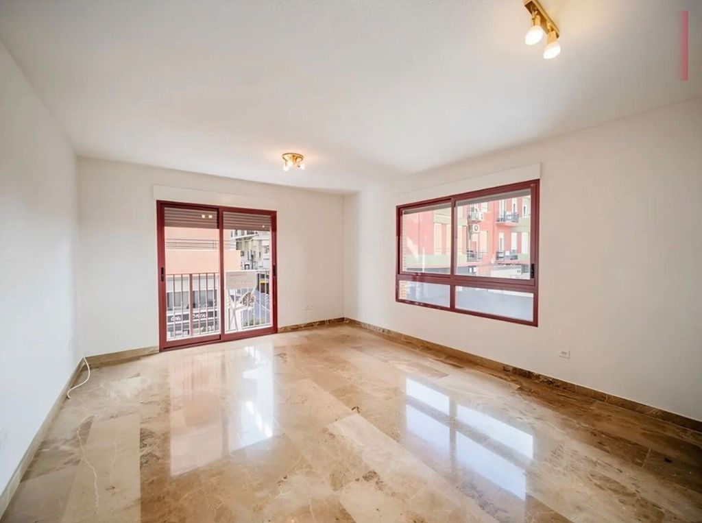 Property photo 1 of 13 Bright 3-Bedroom Apartment Near The Theatre | Alicante