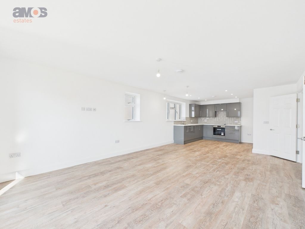 Property photo 2 of 9 4031812