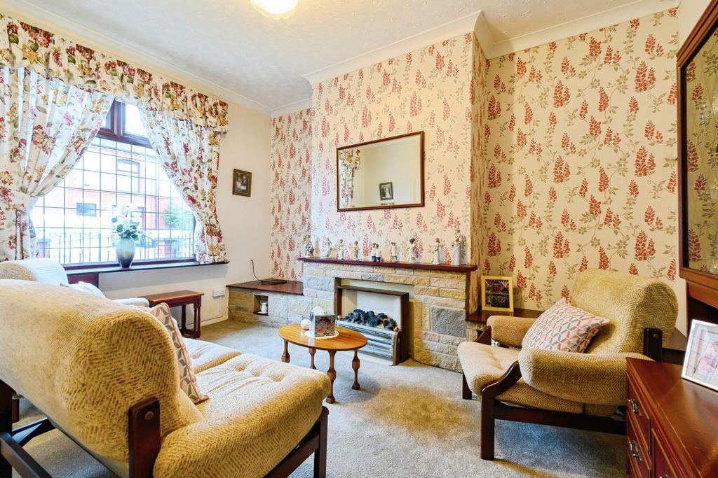 Property photo 2 of 17 Living Room