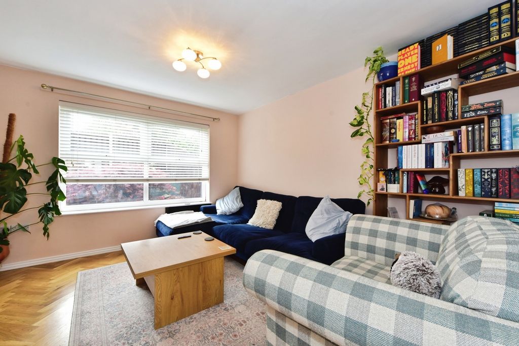 Property photo 2 of 16 Pbox-Img.Jpg